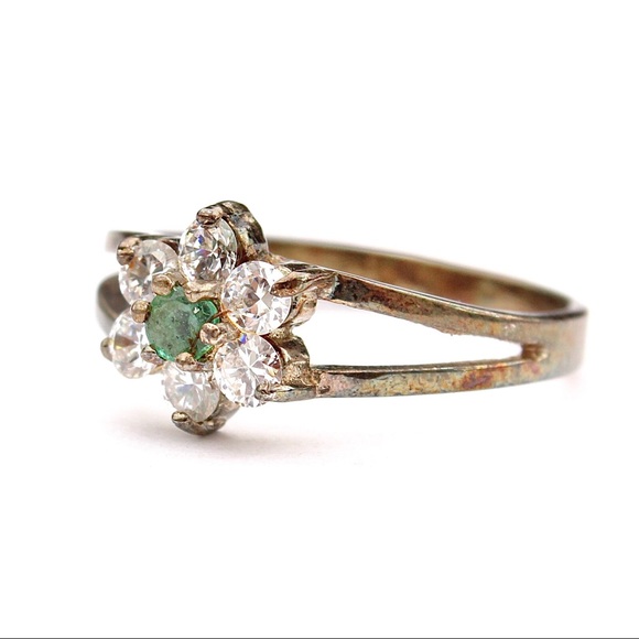 Vintage Avon Genuine Emerald & Cubic Zirconia Sterling Silver Flower Ring Size 9 - Picture 2 of 9